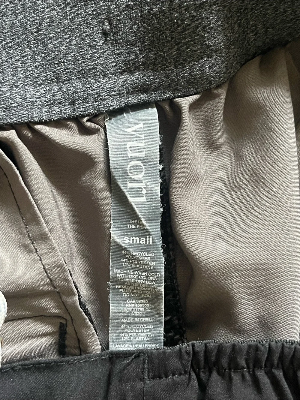Vuori Black and Gray Striped Men’s Board Shorts Size Small